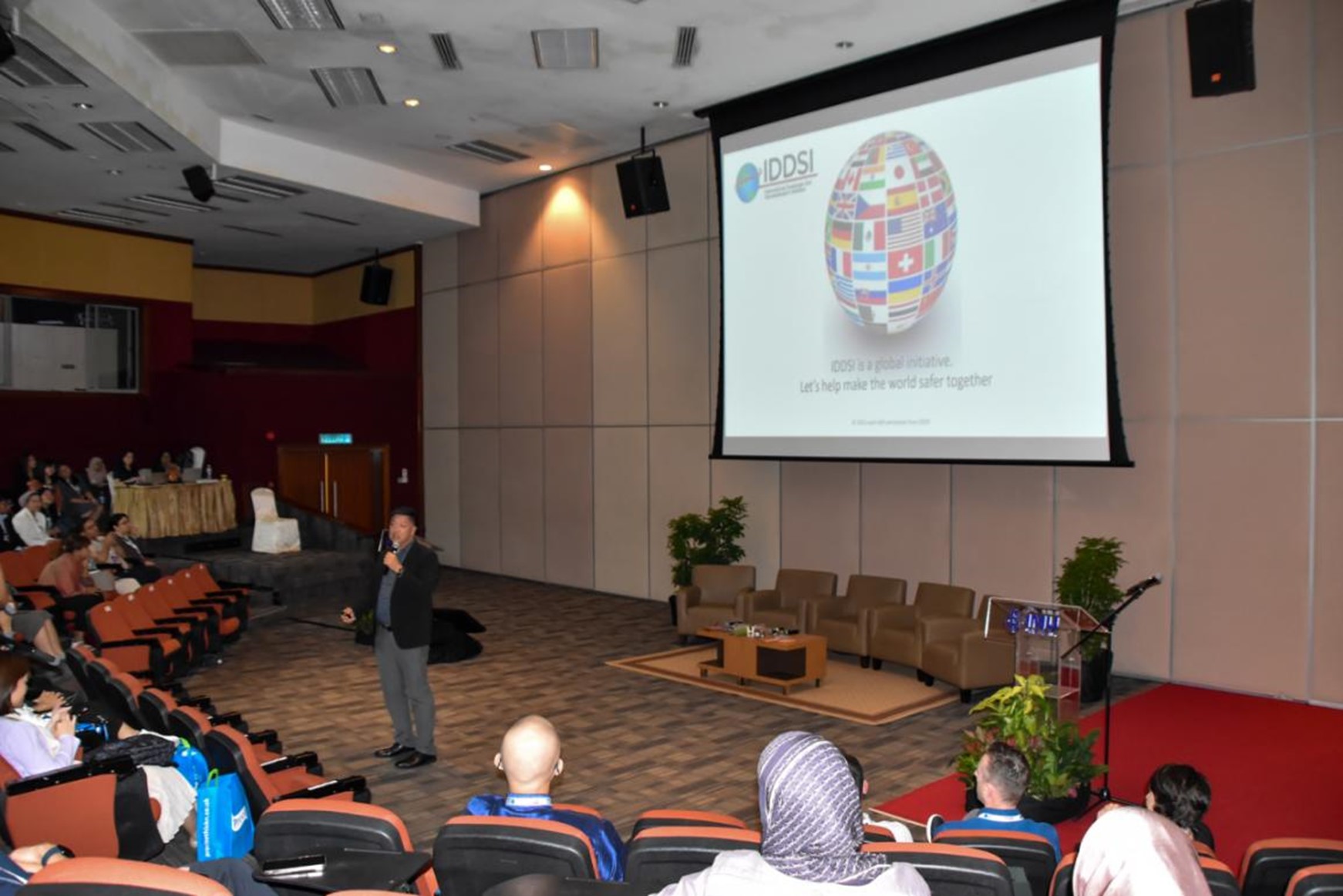 IDDSI-Chairperson-Mr.-Peter-Lam-delivering-his-closing-remarks-during-the-Festival Iddsi chairperson mr. peter lam delivering his closing remarks during the festival
